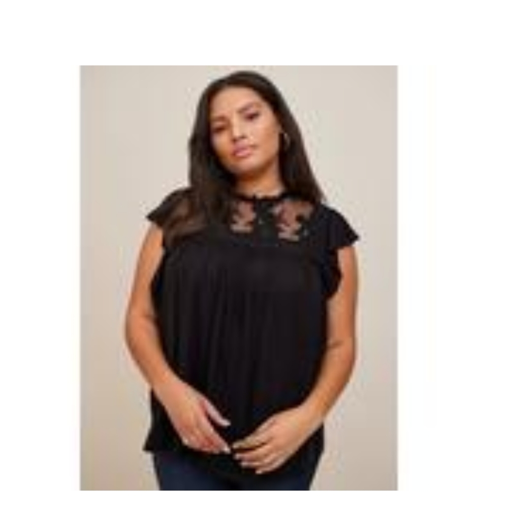 Torrid Sz 1 Lace inset flutter sleeve blouse